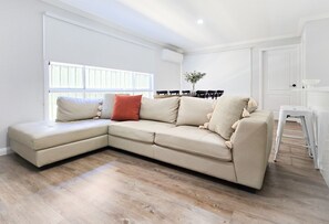 TV - Three bedroom  in Australia, Wagga Wagga (Wagga Wagga)