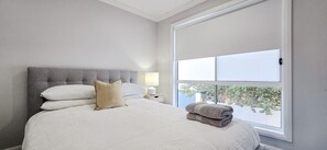 3 bedrooms, desk, iron/ironing board, travel cot - Three bedroom  in Australia, Wagga Wagga (Wagga Wagga)