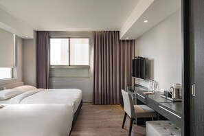 Standard Quadruple Room | Down comforters, minibar, blackout drapes, free WiFi - River inn ZihLi (Kaohsiung)