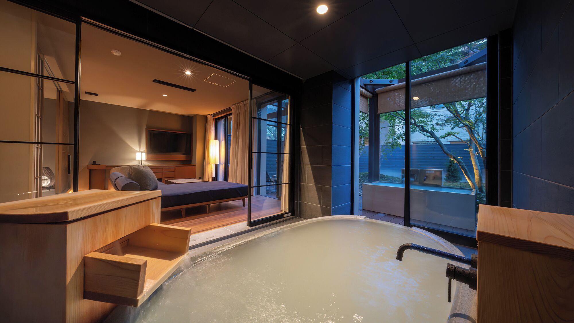 [森旬の籠スイート] プライベートサウナ付 | バスルーム | バスアメニティ (無料)、ヘアドライヤー、タオル、シャンプー