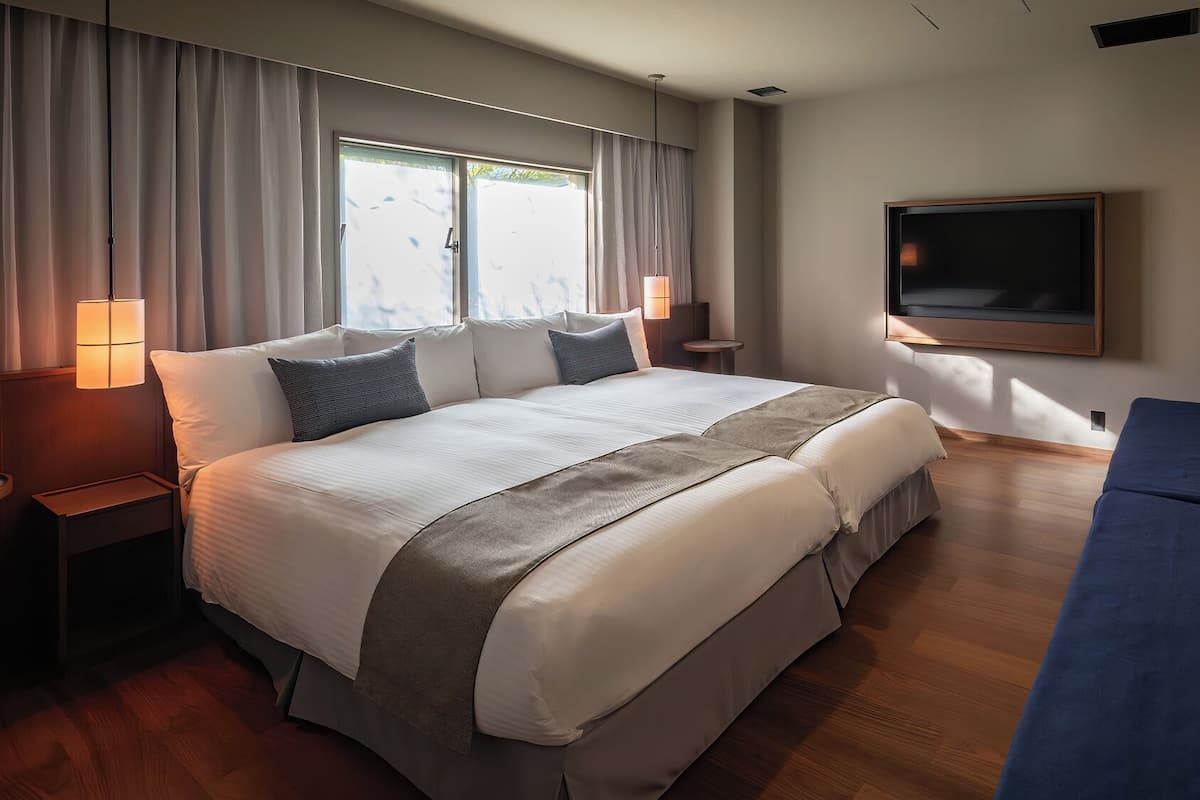 WiFi (free), bed sheets