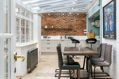 Lodge Farm - Stunning 3 BD with Garden