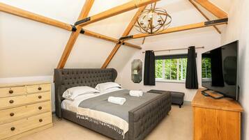 3 bedrooms, iron/ironing board, free WiFi