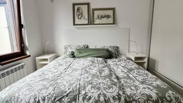 2 habitaciones, caja de seguridad en la habitación y escritorio