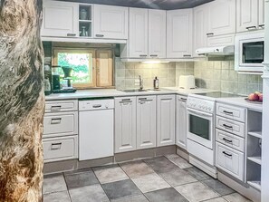 Réfrigérateur, micro-ondes, lave-vaisselle