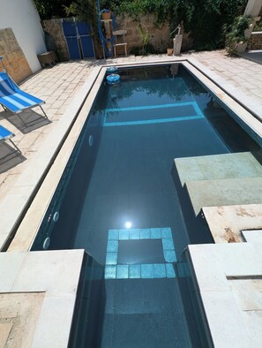 Piscina a l'aire lliure i gandules 