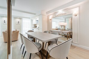 Dining - GuestReady - Elegant Downtown Retreat (Porto)