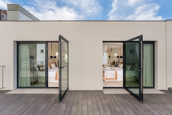 2 bedrooms, iron/ironing board, Internet, bed sheets - GuestReady - Elegant Downtown Retreat (Porto)