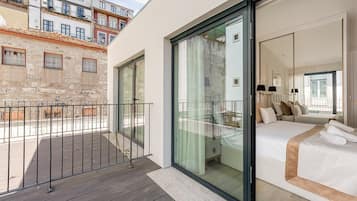 2 bedrooms, iron/ironing board, internet, bed sheets