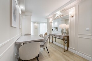 Dining - GuestReady - Elegant stay in Porto (Porto)