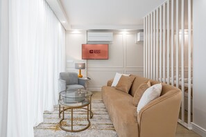 TV - GuestReady - Elegant stay in Porto (Porto)