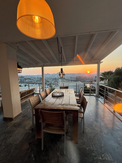 Chic huge villa with sea view private pool 4 bedrooms, 2 living room in Bodrum
