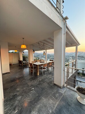 Outdoor dining - Chic huge villa with sea view private pool 4 bedrooms, 2 living room in Bodrum (Mugla)