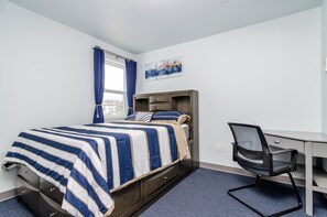 2 bedrooms, desk, iron/ironing board, WiFi - Grand Monarch! Luxury Boutique Living! Best for Extended Stays. (Johnson City)