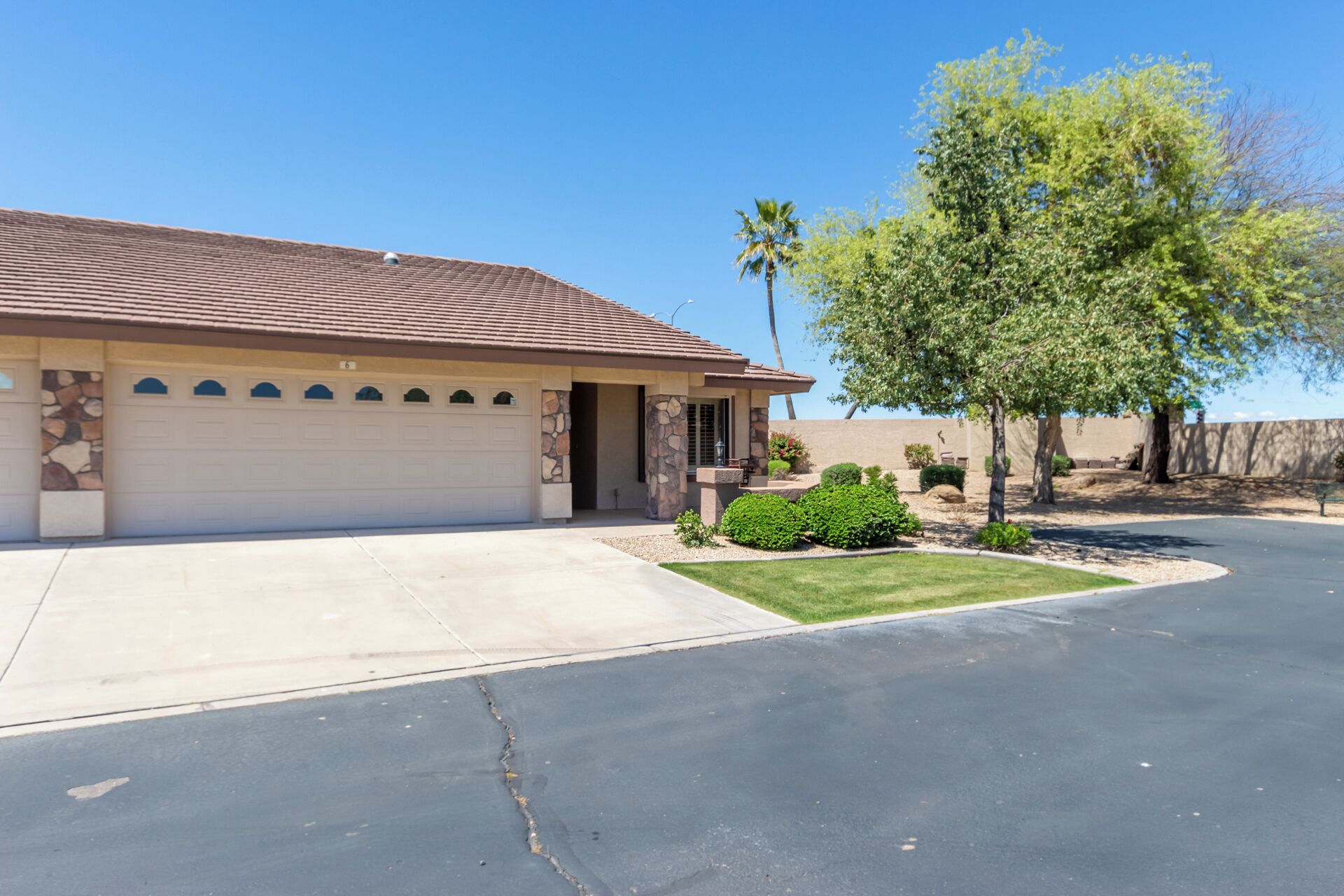 Cozy 2-bedroom condo with fitness room, WiFi in charming Mesa