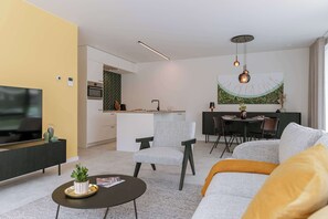 テレビ、書斎 / ワークスペース