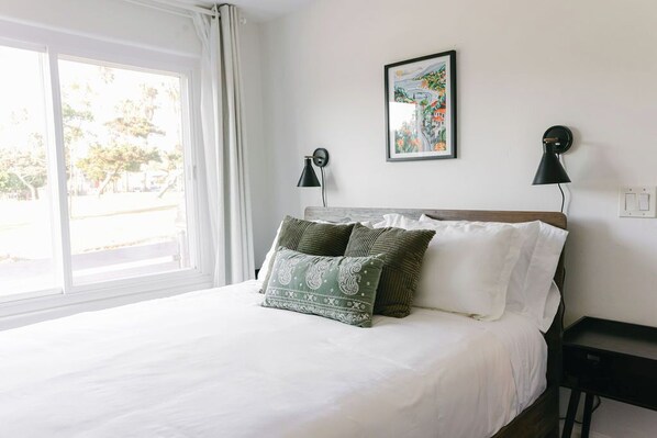 3 bedrooms, desk, iron/ironing board, travel cot - Family+Pet Friendly Parkside Home - Private Yard - Centrally Located (San Diego)