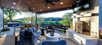 27 South - Lux Estate w/ Views, Hot Tub & Gameroom