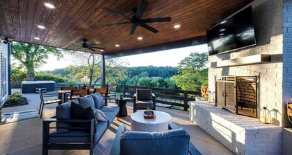 27 South - Lux Estate w/ Views, Hot Tub & Gameroom