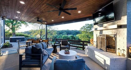 27 South - Lux Estate w/ Views, Hot Tub & Gameroom