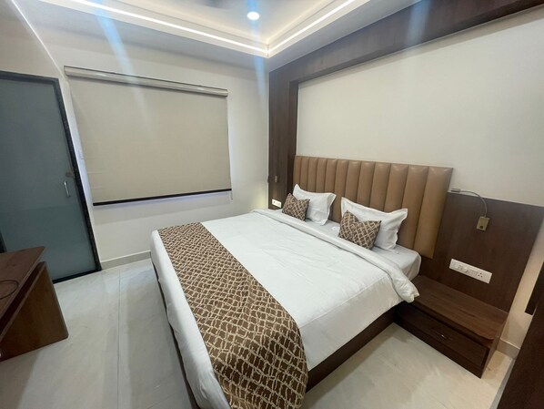 Basic dubbelrum eller tvåbäddsrum | Arbetsyta för laptop, strykjärn/strykbräda och gratis wi-fi