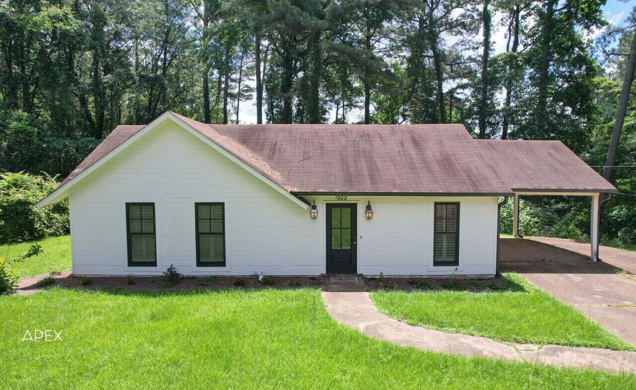 Chickasaw Cottage - Close to Square!