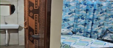 Basic Twin Room | Free WiFi