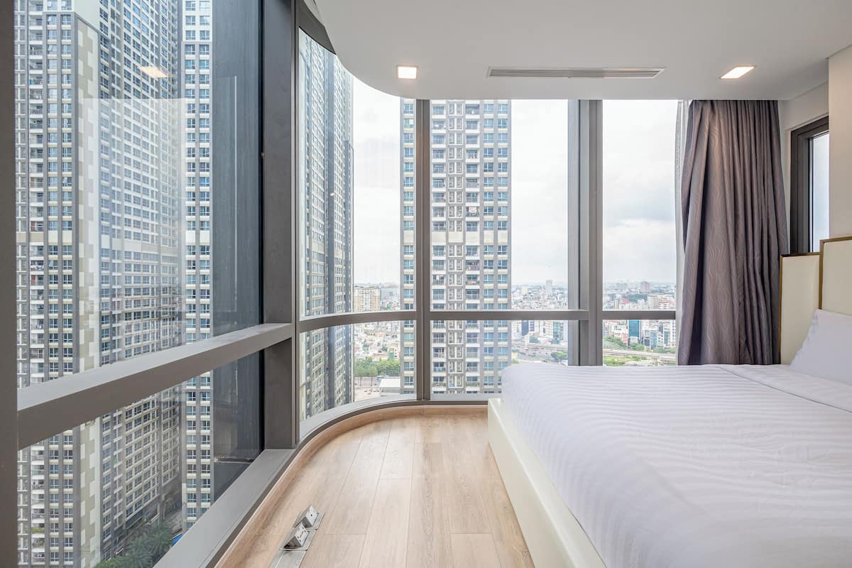 Deluxe Apartment, 2 Bedrooms, City View | 4 bedrooms, individually decorated, individually furnished, desk