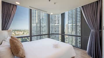 Deluxe Apartment, 3 Bedrooms, City View | 4 bedrooms, individually decorated, individually furnished, desk