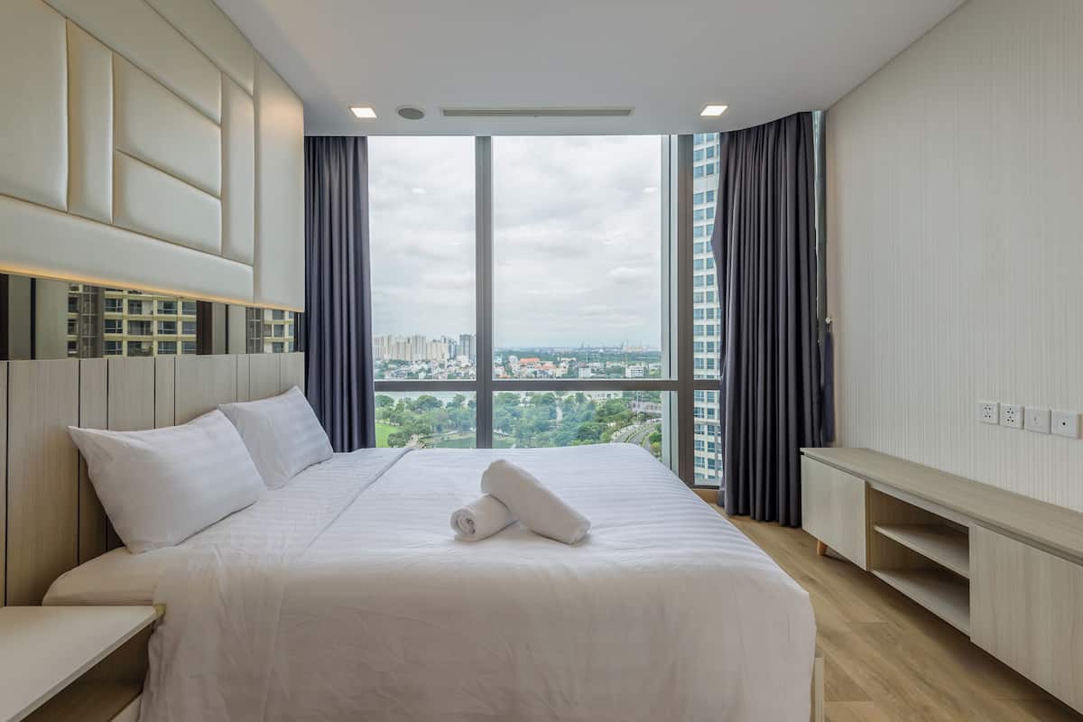Deluxe Apartment, 4 Bedrooms, River View | 4 bedrooms, individually decorated, individually furnished, desk