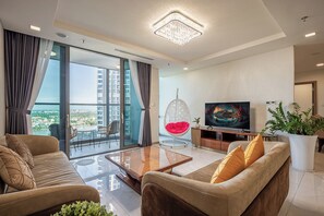 32-inch LED TV with cable channels - Landmark 81 Luxury Citypoint ANGIA (Ho Chi Minh City)