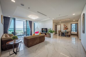 32-inch LED TV with cable channels - Landmark 81 Luxury Citypoint ANGIA (Ho Chi Minh City)