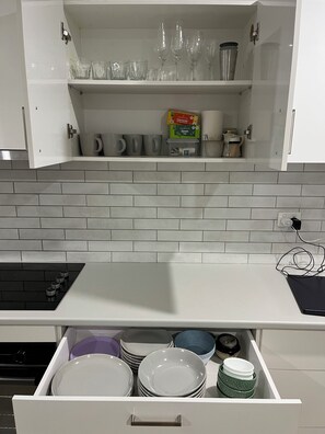 Microwave, oven, stovetop - The She Shack Cooma.
Light filled, woodfire snow or workers accommodation (Cooma)