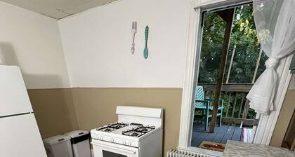 Spacious 3-bedroom apartment in peaceful Albany with AC, WiFi.