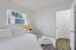 2 slaapkamers, een strijkplank/strijkijzer, wifi, beddengoed