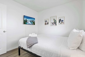 2 chambres, fer et planche à repasser, Wi-Fi, draps fournis