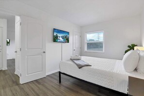 2 slaapkamers, een strijkplank/strijkijzer, wifi, beddengoed