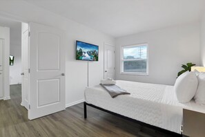 2 habitaciones, tabla de planchar con plancha, wifi y ropa de cama 