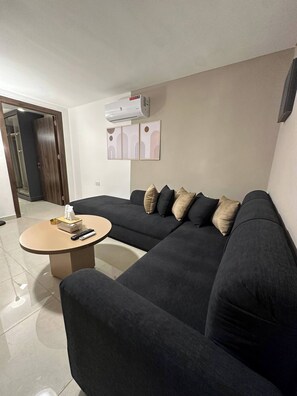 TV - Stylish Luxe Apartment Fr 0005 (Amman)