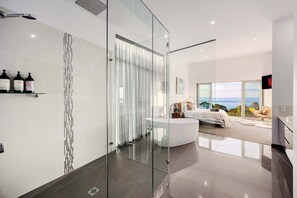 5 bedrooms, desk, iron/ironing board, WiFi