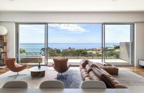 TV, fireplace, video games, books - Point Haven Solar Pool, Basketball Court & Views (Mount Martha)