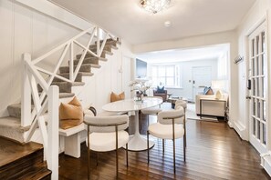 Unclassified image, 3 of 43, button