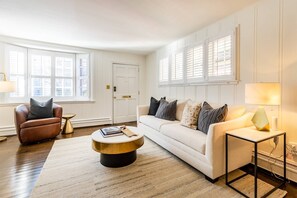 Unclassified image, 2 of 43, button