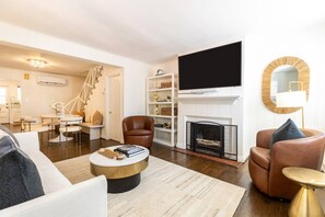 Unclassified image, 5 of 43, button