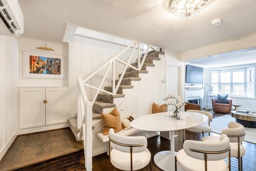 Stay in the Heart of Annapolis on King George Street Steps to USNA Gate 1 & Main Street