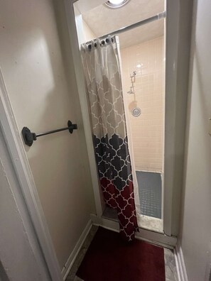 Dutxa, tovalloles, sabó i paper higiènic