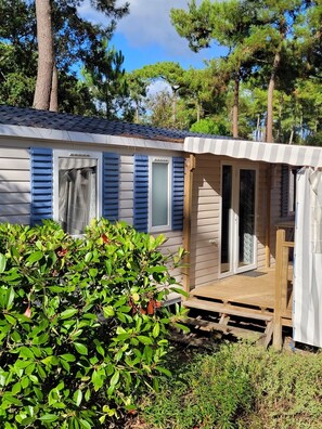 Exterior detail - De L'anse À La Coubre (Les Mathes)