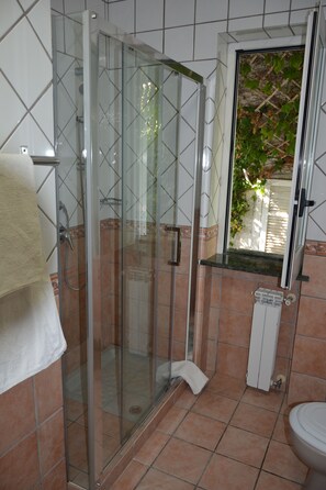 Superior Double Room, Sea View | Bathroom - agriturismo la pergola (Forio)