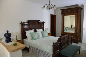 Superior Double Room, Sea View | Down comforters, minibar, in-room safe, desk - agriturismo la pergola (Forio)