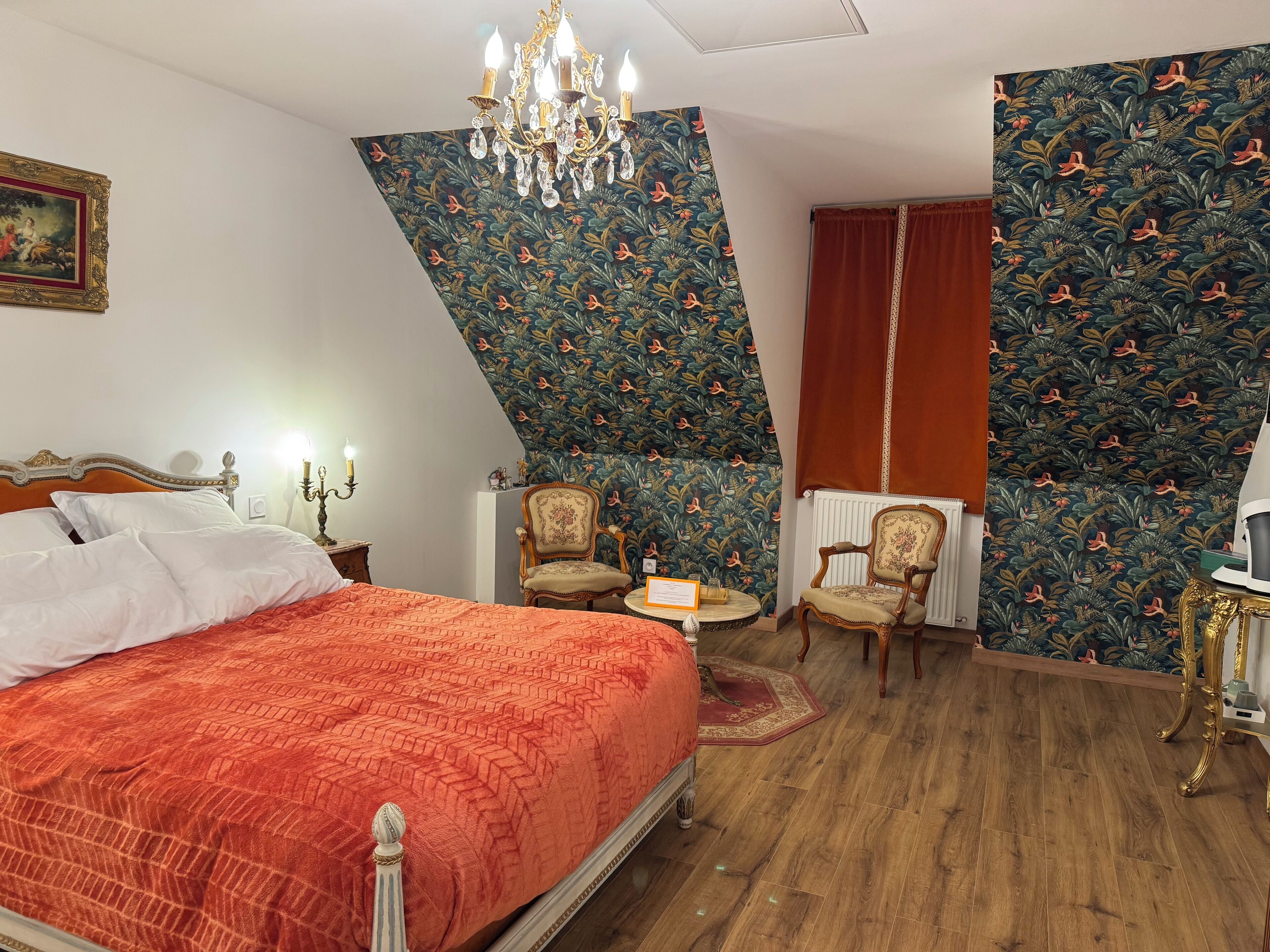 4 bedrooms, desk, iron/ironing board, free WiFi